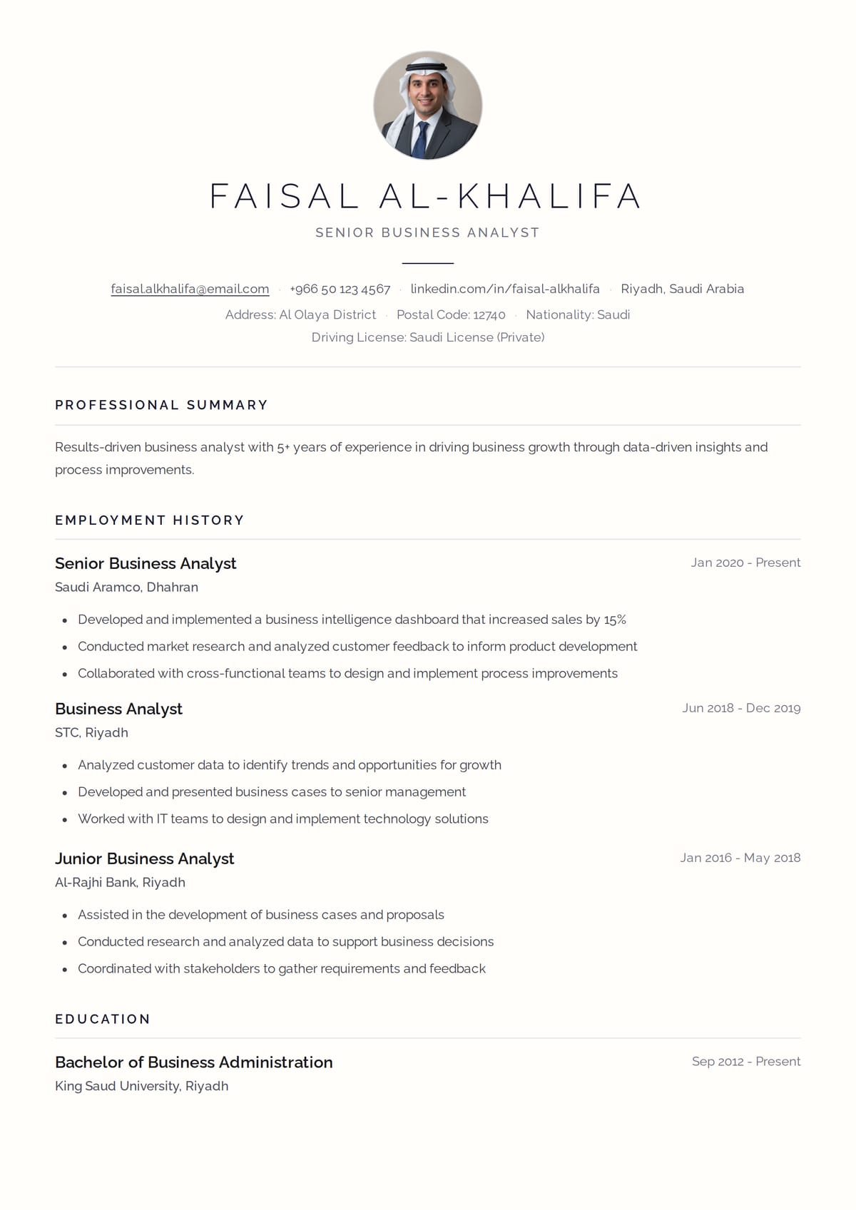 Executive Minimal Premium CV template for محلل أعمال